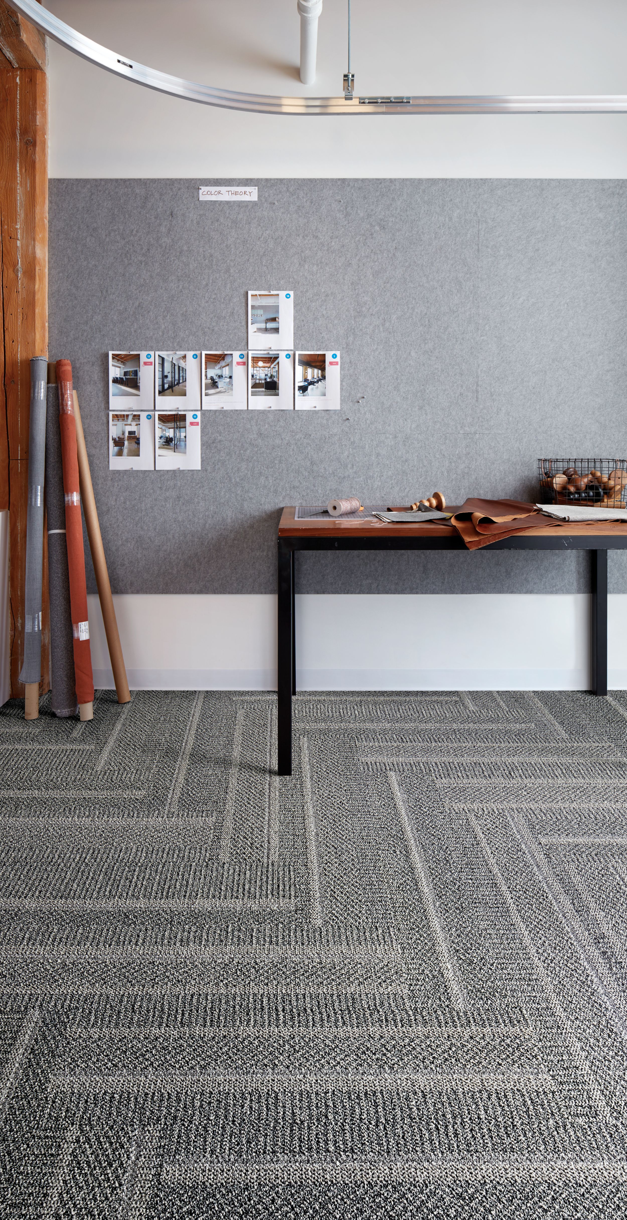 image Interface Simple Sash plank carpet tile in work space with table numéro 1